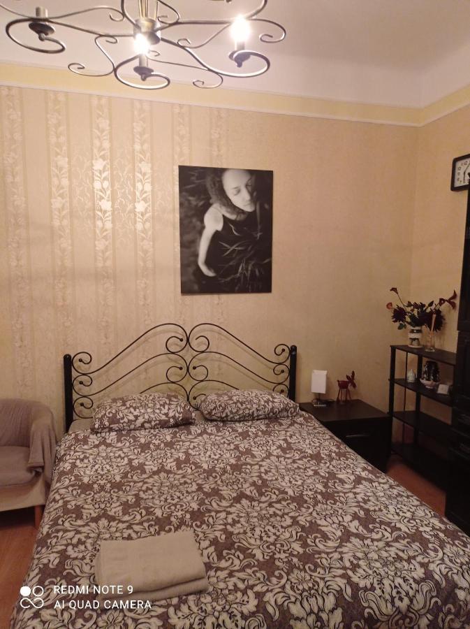 Apartamento Khmelnytsky Street Near Opera Leópolis Exterior foto
