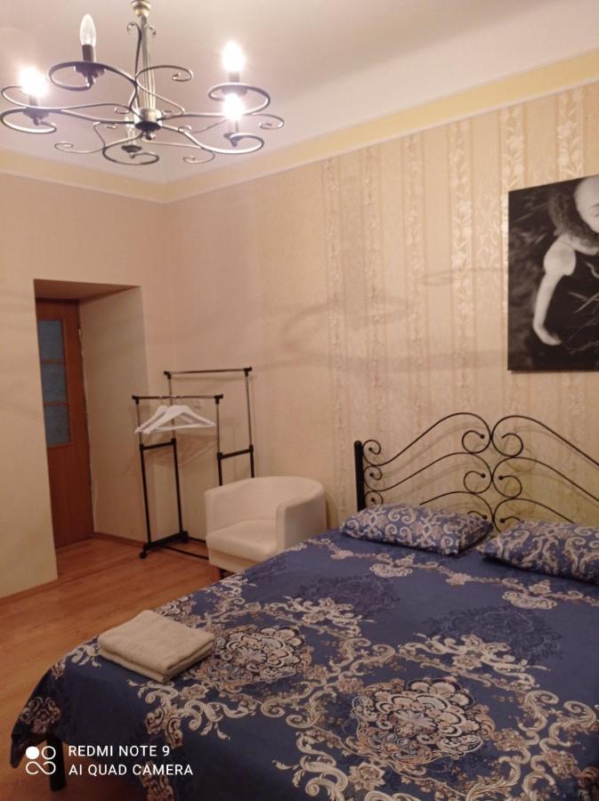 Apartamento Khmelnytsky Street Near Opera Leópolis Exterior foto