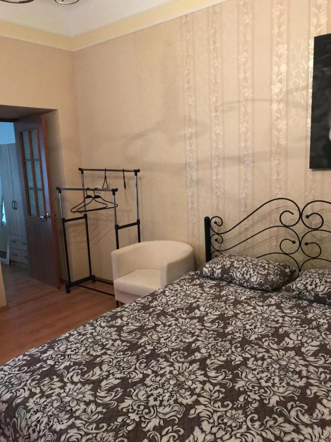 Apartamento Khmelnytsky Street Near Opera Leópolis Exterior foto